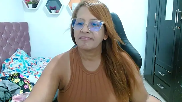 Snapshot of cristydirtyhot chatting on 06/02/26, 01:05 cristydirtyhot online show from 06/02/26, 01:05