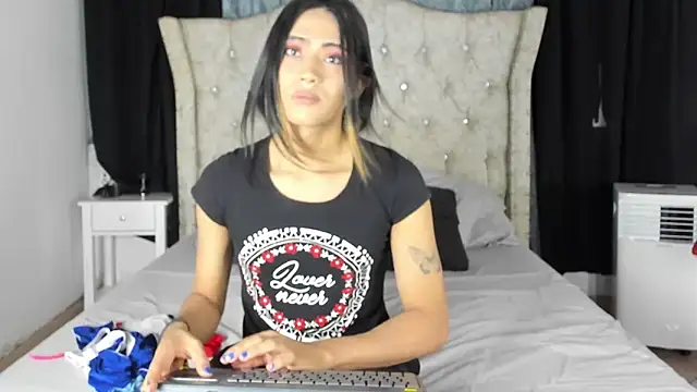 Snapshot of aleja_spearsx chatting on 06/20/26, 12:10 aleja spearsx online show from 06/20/26, 12:10