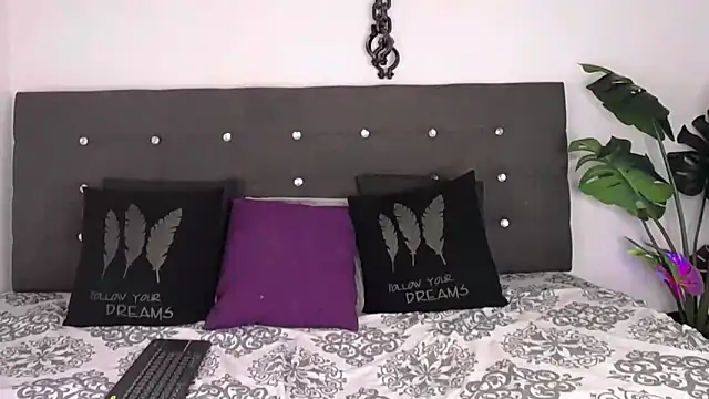 Snapshot of aleja_spearsx chatting on 11/10/25, 11:26 aleja spearsx online show from 11/10/25, 11:26