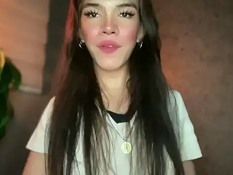 Snapshot of Misselliefayexxx chatting on 12/20/25, 11:18 Misselliefayexxx online show from 12/20/25, 11:18