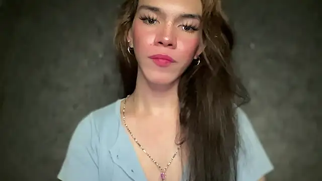 Snapshot of Misselliefayexxx chatting on 12/21/25, 02:30 Misselliefayexxx online show from 12/21/25, 02:30