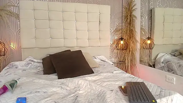 FGLuna online show from 10/10/25, 01:45