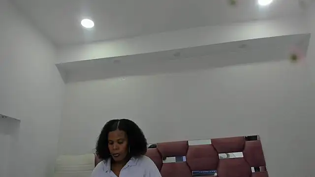 MiiaSmith   online show from 12/05/25, 09:12