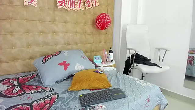 MiiaSmith   online show from 09/20/25, 09:42