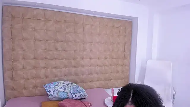 MiiaSmith   online show from 10/20/25, 09:04