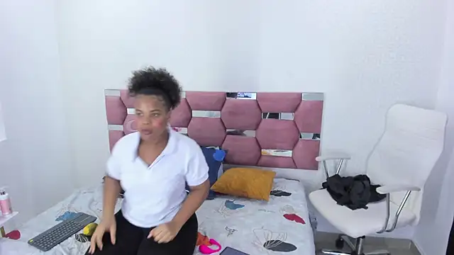 MiiaSmith   online show from 11/24/25, 08:53