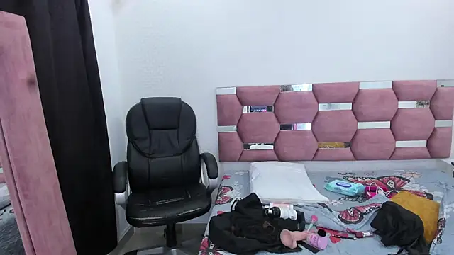 MiiaSmith   online show from 09/25/25, 09:21