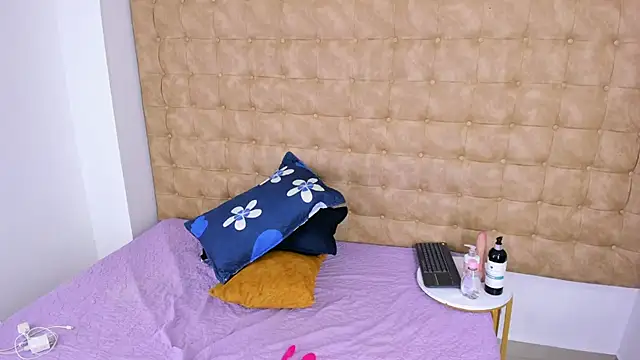 MiiaSmith   online show from 11/29/25, 09:48