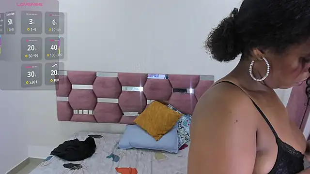 MiiaSmith   online show from 11/22/25, 09:02