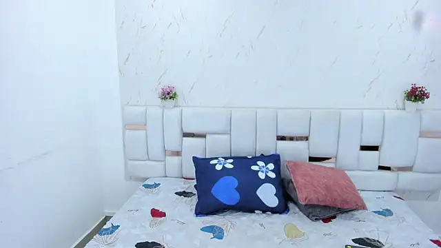 MiiaSmith   online show from 12/19/25, 09:39