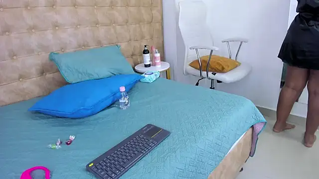 MiiaSmith   online show from 09/19/25, 08:35