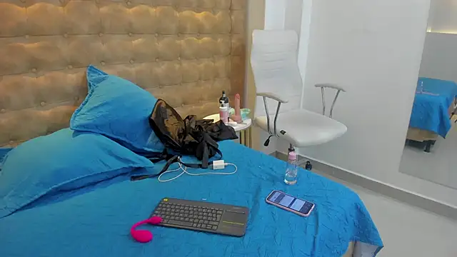 MiiaSmith   online show from 10/09/25, 08:53