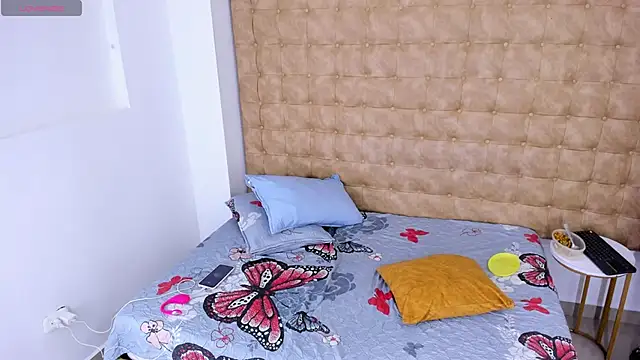 MiiaSmith   online show from 11/27/25, 10:21