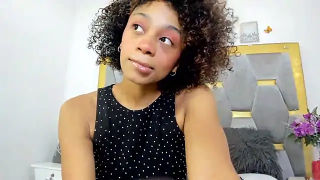 Snapshot of AliyahBrowns chatting on 10/19/25, 10:56 AliyahBrowns online show from 10/19/25, 10:56