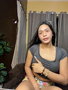 Snapshot of Candicebloom chatting on 06/18/26, 02:11 Candicebloom online show from 06/18/26, 02:11