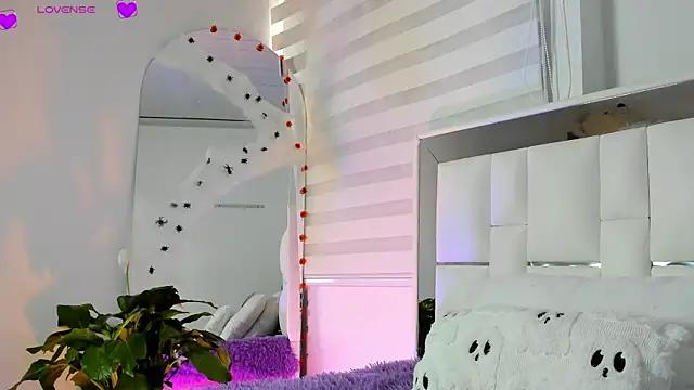 Snapshot of sara_goddess01 chatting on 10/29/25, 07:02 sara goddess01 online show from 10/29/25, 07:02