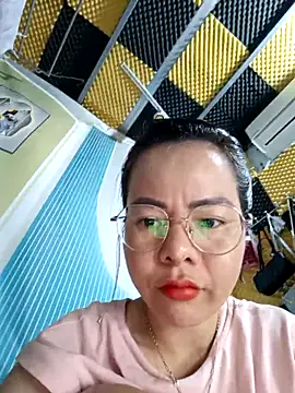 Snapshot of Tyno_o chatting on 10/10/25, 12:11 Tyno o online show from 10/10/25, 12:11