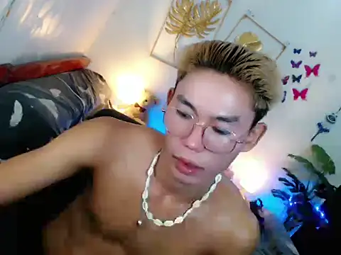 Snapshot of naughty_rence chatting on 05/14/26, 10:12 naughty rence online show from 05/14/26, 10:12