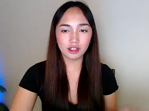 Snapshot of hannah_ley18 chatting on 12/16/25, 04:33 hannah ley18 online show from 12/16/25, 04:33