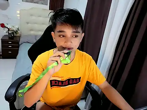 Snapshot of sexysam14 chatting on 10/28/25, 06:23 sexysam14 online show from 10/28/25, 06:23