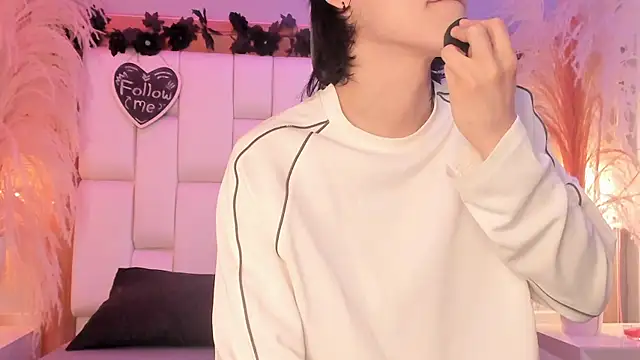 Daphne And Roger online show from 04/11/26, 11:03