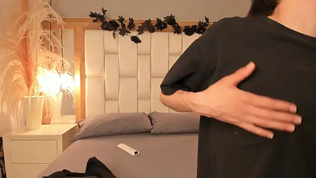 Snapshot of Daphne_And_Roger chatting on 11/20/25, 11:22 Daphne And Roger online show from 11/20/25, 11:22