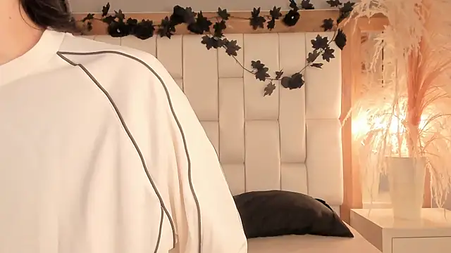 Daphne And Roger online show from 12/19/25, 11:12