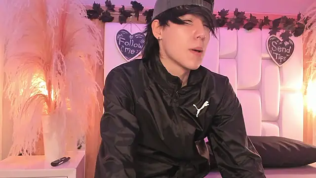 Daphne And Roger online show from 03/20/26, 11:00