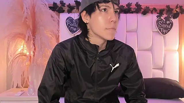 Daphne And Roger online show from 04/02/26, 11:06