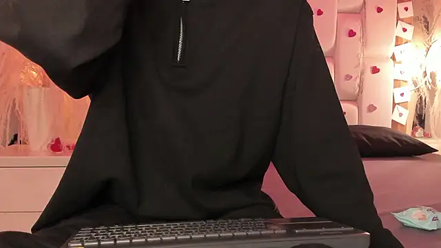 Daphne And Roger online show from 02/23/26, 11:11