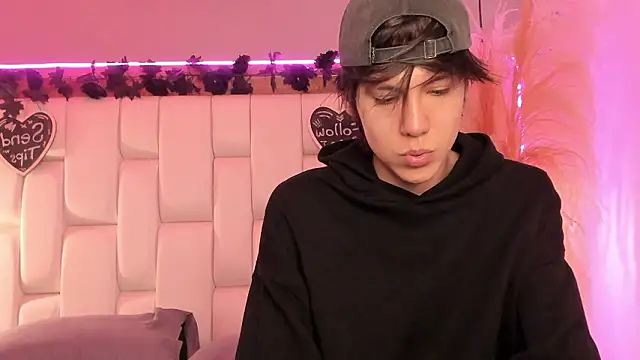 Daphne And Roger online show from 03/05/26, 11:07