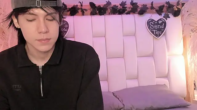 Daphne And Roger online show from 04/13/26, 11:03