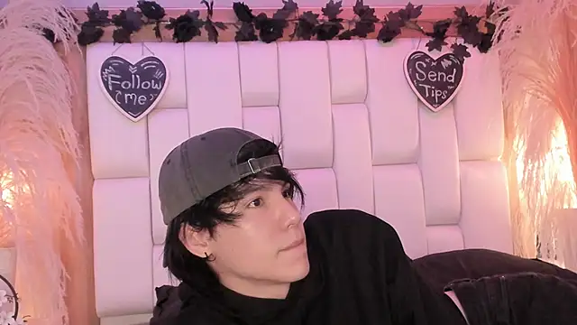 Daphne And Roger online show from 04/15/26, 11:05