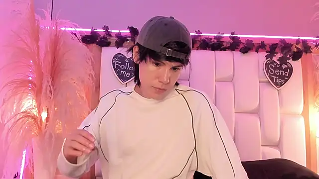 Daphne And Roger online show from 03/30/26, 11:01