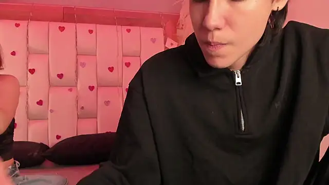 Daphne And Roger online show from 02/18/26, 11:06