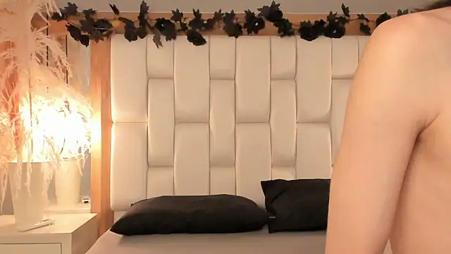 Snapshot of Daphne_And_Roger chatting on 12/02/25, 11:12 Daphne And Roger online show from 12/02/25, 11:12