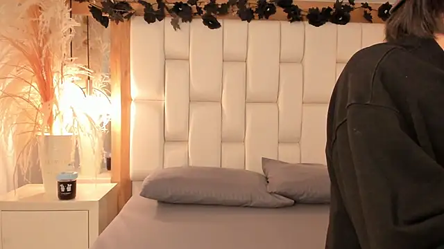 Snapshot of Daphne_And_Roger chatting on 12/05/25, 11:09 Daphne And Roger online show from 12/05/25, 11:09