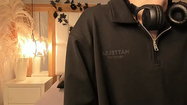 Snapshot of Daphne_And_Roger chatting on 12/16/25, 11:03 Daphne And Roger online show from 12/16/25, 11:03