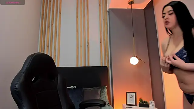 ivy collins  online show from 11/04/25, 10:02