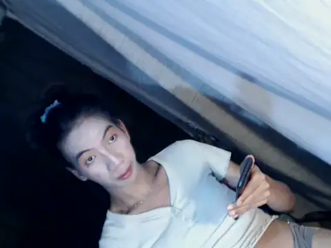 Snapshot of xyourdreamtrans chatting on 10/01/25, 05:01 xyourdreamtrans online show from 10/01/25, 05:01