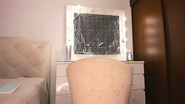 Snapshot of lina_quinn chatting on 02/07/26, 03:47 lina quinn online show from 02/07/26, 03:47