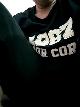 Snapshot of Yoo_j chatting on 11/16/25, 11:37 Yoo j online show from 11/16/25, 11:37