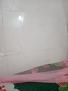 Snapshot of Yoo_j chatting on 11/13/25, 01:04 Yoo j online show from 11/13/25, 01:04