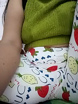 Snapshot of Yoo_j chatting on 10/11/25, 10:38 Yoo j online show from 10/11/25, 10:38