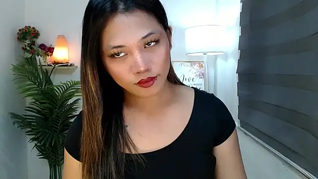 Snapshot of scarlett_brownx69 chatting on 10/12/25, 10:38 scarlett brownx69 online show from 10/12/25, 10:38