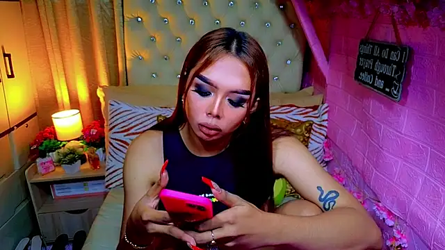 Snapshot of MoniqueCeleste chatting on 04/06/26, 04:46 MoniqueCeleste online show from 04/06/26, 04:46