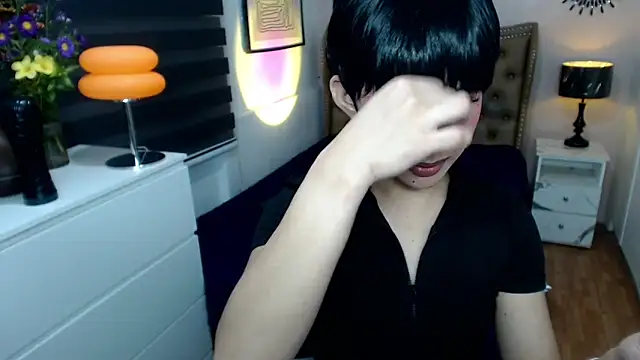 Snapshot of solana_imani chatting on 10/02/25, 04:10 solana imani online show from 10/02/25, 04:10