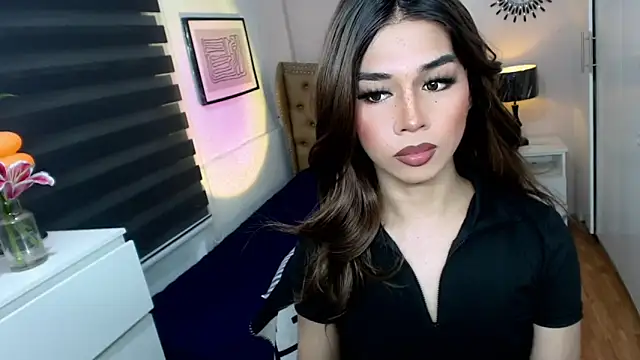 Snapshot of solana_imani chatting on 10/15/25, 05:10 solana imani online show from 10/15/25, 05:10