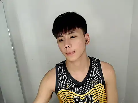 Snapshot of ynotyu chatting on 05/04/26, 04:21 ynotyu online show from 05/04/26, 04:21