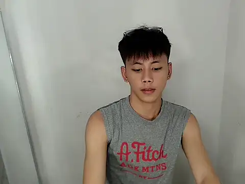 Snapshot of ynotyu chatting on 05/11/26, 04:15 ynotyu online show from 05/11/26, 04:15